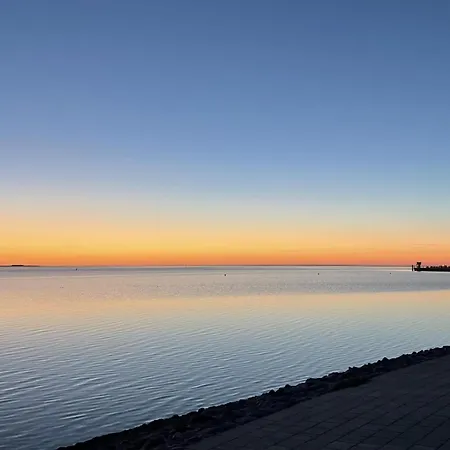 Moderne Doppelhaushaelfte Nahe Und Deich In Nyaraló *