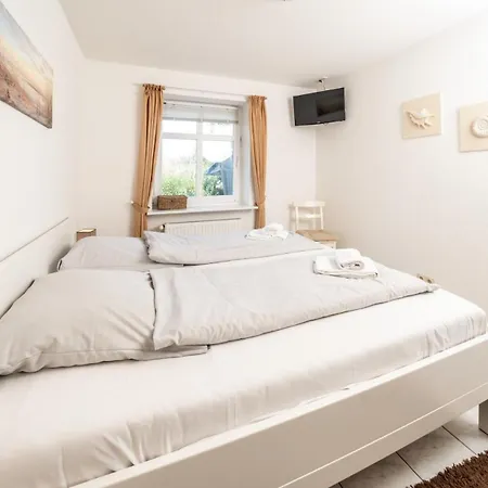 Nyaraló Moderne Doppelhaushaelfte Nahe Und Deich In *