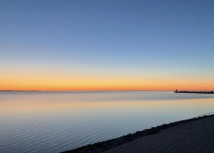 Moderne Doppelhaushaelfte Nahe Und Deich In Semesterbostad *