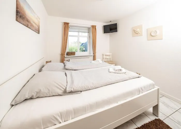 Semesterbostad Moderne Doppelhaushaelfte Nahe Und Deich In *